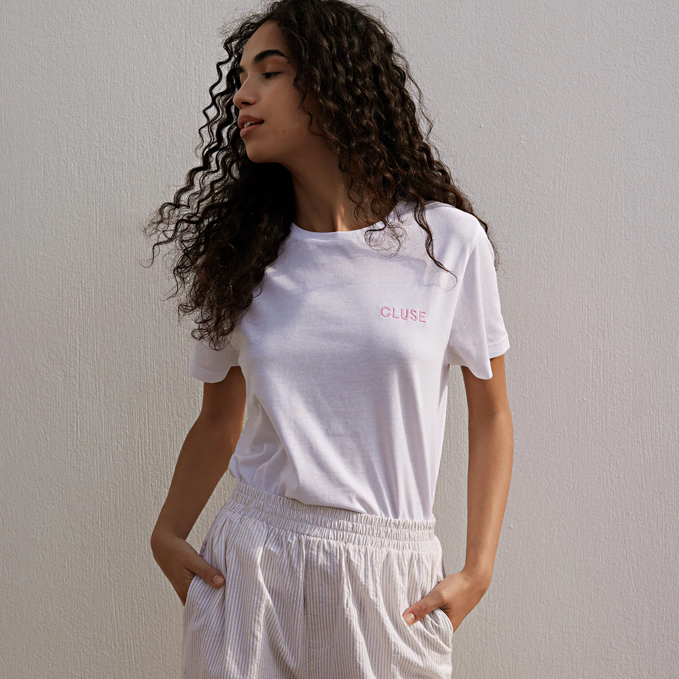 T-Shirt White, Pink Logo, Small - Image 3